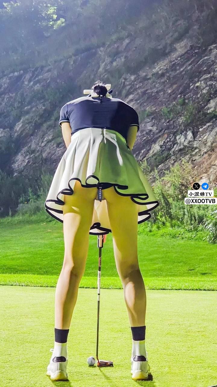 手机直播身材苗条美女主播床上大秀自己的美鲍